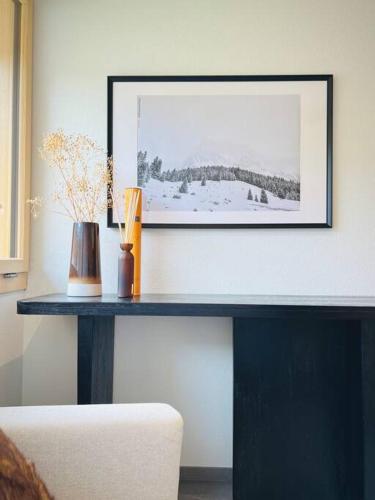 a black desk in a room with a picture on the wall at Hidden Retreats 1466 Edition in Reichenbach
