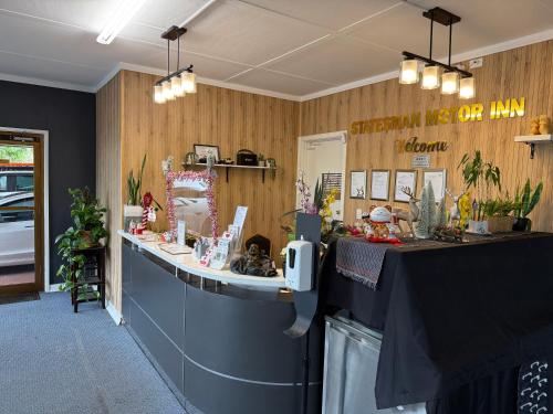 Kuchyň nebo kuchyňský kout v ubytování Statesman Motor Inn