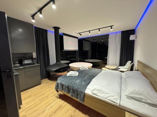 Postel nebo postele na pokoji v ubytování Selmidis Diamond - Luxury View Cottage & Sauna