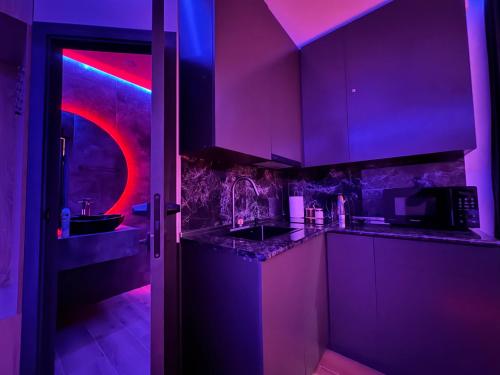 Kuchyň nebo kuchyňský kout v ubytování Selmidis Diamond - Luxury View Cottage & Sauna