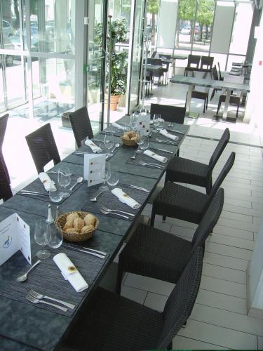 a long black table with black chairs and wine glasses at Hôtel Saphir Lyon in Lyon