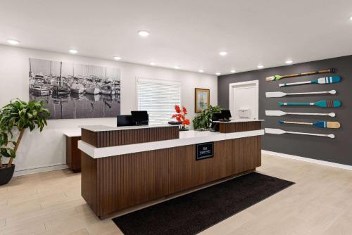 Lobby/Rezeption in der Unterkunft Hotel Manteo, Trademark Collection by Wyndham