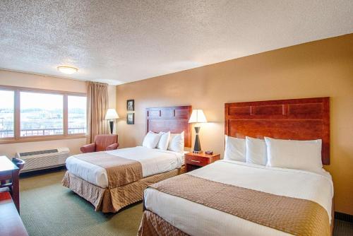 a hotel room with two beds and a window at Park Tower Inn in Pigeon Forge