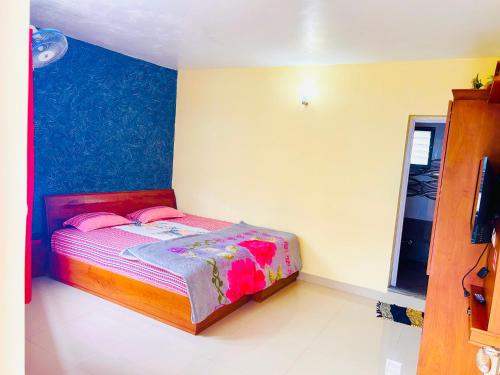 Postel nebo postele na pokoji v ubytování Rainbow mist Homestay