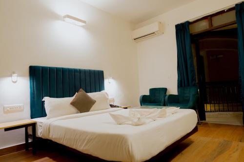 Postel nebo postele na pokoji v ubytování Jolly Panda Resort Goa