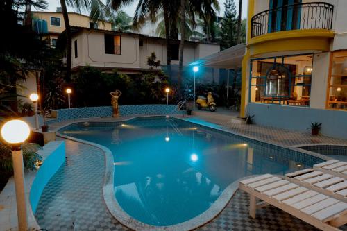 Bazén v ubytování Jolly Panda Resort Goa nebo v jeho okolí