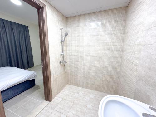 Koupelna v ubytování Barsha Star Residence 2-HomeStay