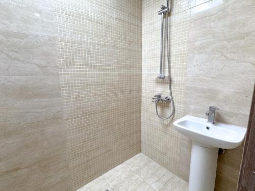 Koupelna v ubytování Barsha Star Residence 2-HomeStay