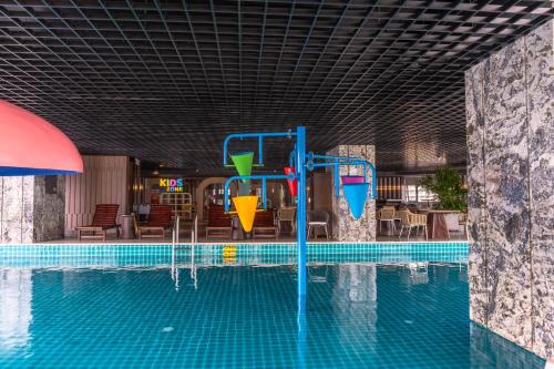 Bazén v ubytování The Malibu Hotel nebo v jeho okolí