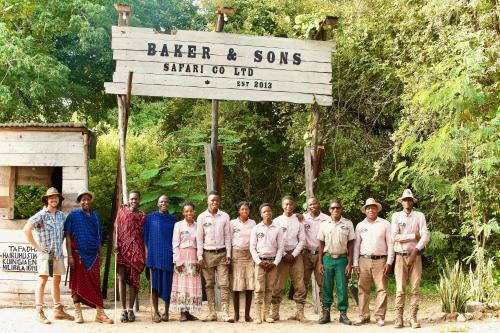 Επισκέπτες που μένουν στο Baker & Sons Safari Company