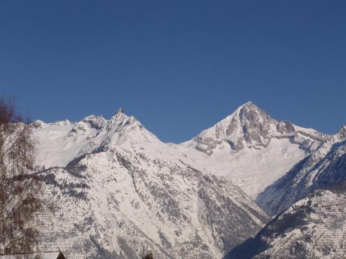 a snow covered mountain range with a blue sky at Haus Montanara in Unterbäch