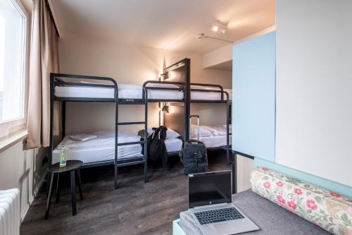 Postel nebo postele na pokoji v ubytování MEININGER Hotel München Zentrum