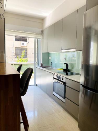 Karyatis - Apartment on the road of history