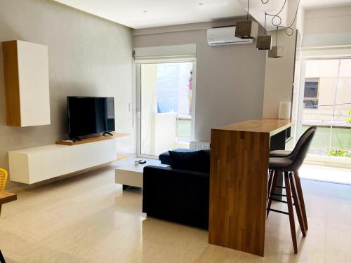 Karyatis - Apartment on the road of history