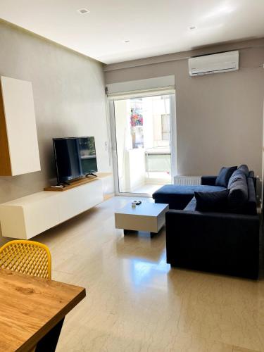 Karyatis - Apartment on the road of history