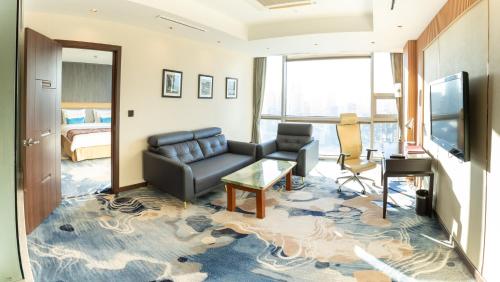 Ruang duduk di The Blue Sky Hotel and Tower