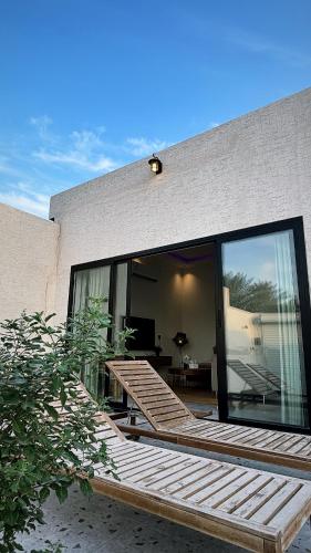 Ein Balkon oder eine Terrasse in der Unterkunft شاليهات بالما