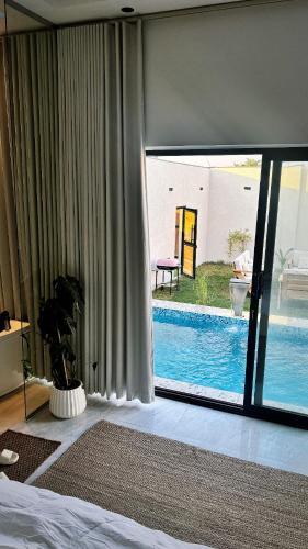 Der Swimmingpool an oder in der Nähe von شاليهات بالما