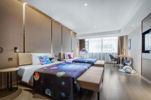 Ένα ή περισσότερα κρεβάτια σε δωμάτιο στο Atour Hotel Chengdu North Renmin Road