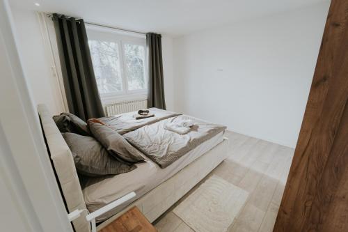 Ένα ή περισσότερα κρεβάτια σε δωμάτιο στο Dila Apartment