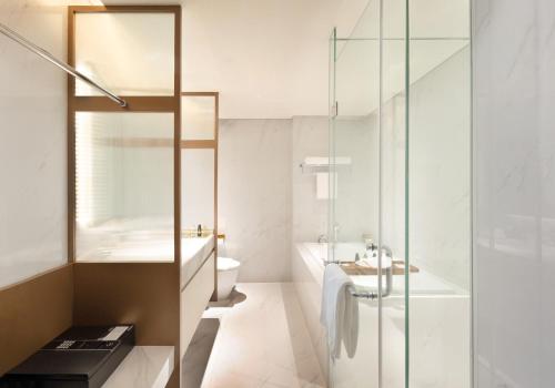 Ένα μπάνιο στο Atria Hotel Gading Serpong
