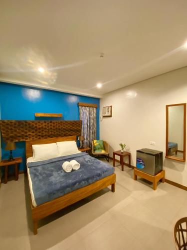 Ένα ή περισσότερα κρεβάτια σε δωμάτιο στο Acacia Garden Inn and Suites