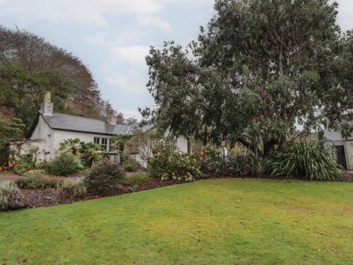 a house with a yard with a large lawn at Inverewe - Garden Lodge in Achnasheen