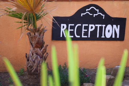 a sign that says recreation on a wall with a plant at Cactus b&b Le casette di Marilena in Pantelleria