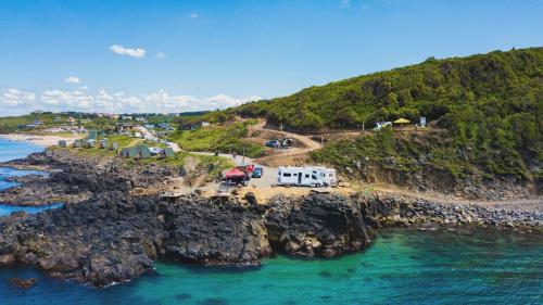 a group of rvs parked on a rocky island at Sahil Kamp İstanbul Hotel in Sile