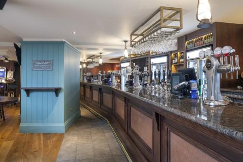 The Queen's Head Wetherspoon tesisinde lounge veya bar alanı