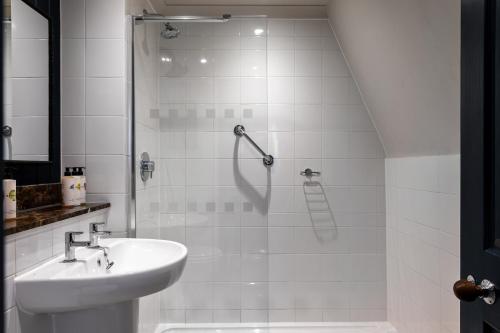 a bathroom with a shower and a sink at The Brewers Inn in London