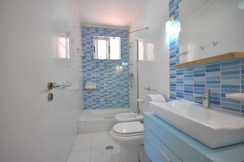 Stylish and well-equipped, private pool, close to amenities, free AC Wifi
