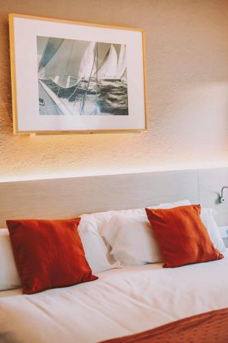 Una cama o camas en una habitación de Hotel Bell Repos