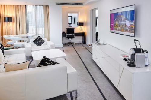 Crowne Plaza Manchester City Centre, an IHG Hotel Image
