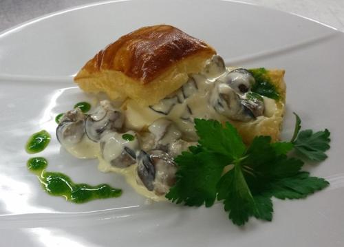 ホテルの敷地内または近くでの食事または食べ物