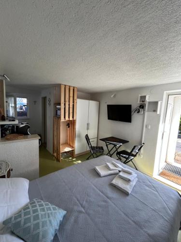 Trogir Čiovo nice studio apartment near the sea in Okrug