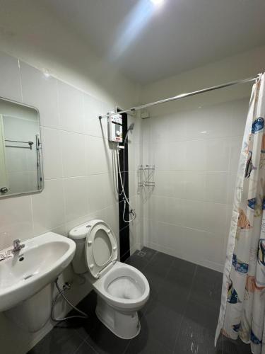 a bathroom with a toilet and a sink at As-Safa Inn in Hat Yai