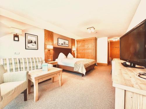 TV a/nebo společenská místnost v ubytování Hotel Das Urbisgut