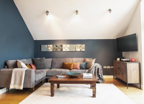 Posezení v ubytování 6 Porth Sands Newquay Cornwall Luxury with Sea Views