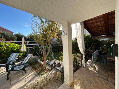 Trogir Čiovo nice studio apartment near the sea in Okrug