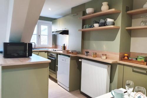 Photo de la galerie de l'établissement La Plume de Malherbe - Parking - Coup de Cœur, à Caen