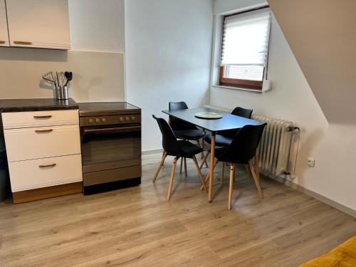 a kitchen with a table and chairs in a room at FirmenQuartier24 Zülpich DG in Zülpich