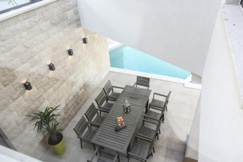 Elegant Cozy Villa With Beautiful Features