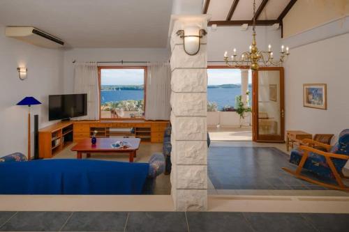 Majestic Tranquil Villa with Stunning Panoramic View