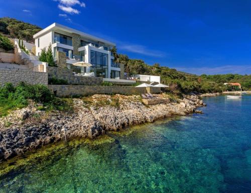 Grand Intense Villa with High End Beachfront