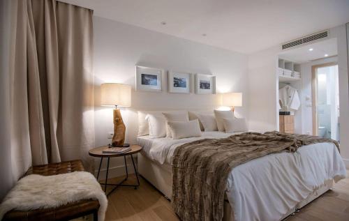 Grand Intense Villa with High End Beachfront