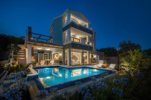 Magnificent Deluxe Villa with Jacuzzi and Steam Room
