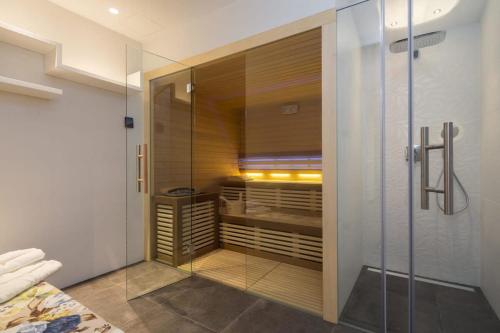 Magnificent Deluxe Villa with Jacuzzi and Steam Room