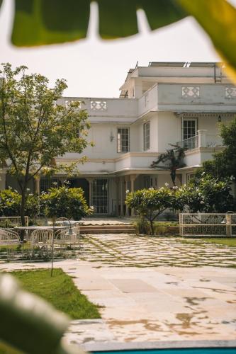 a large white building with a courtyard in front of it at Naila Kothi - A Luxury Boutique Royal Suites in Jaipur in Jaipur