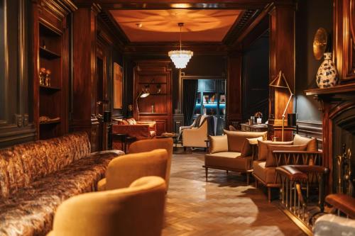 Ruang duduk di Pine Trees Hotel Pitlochry